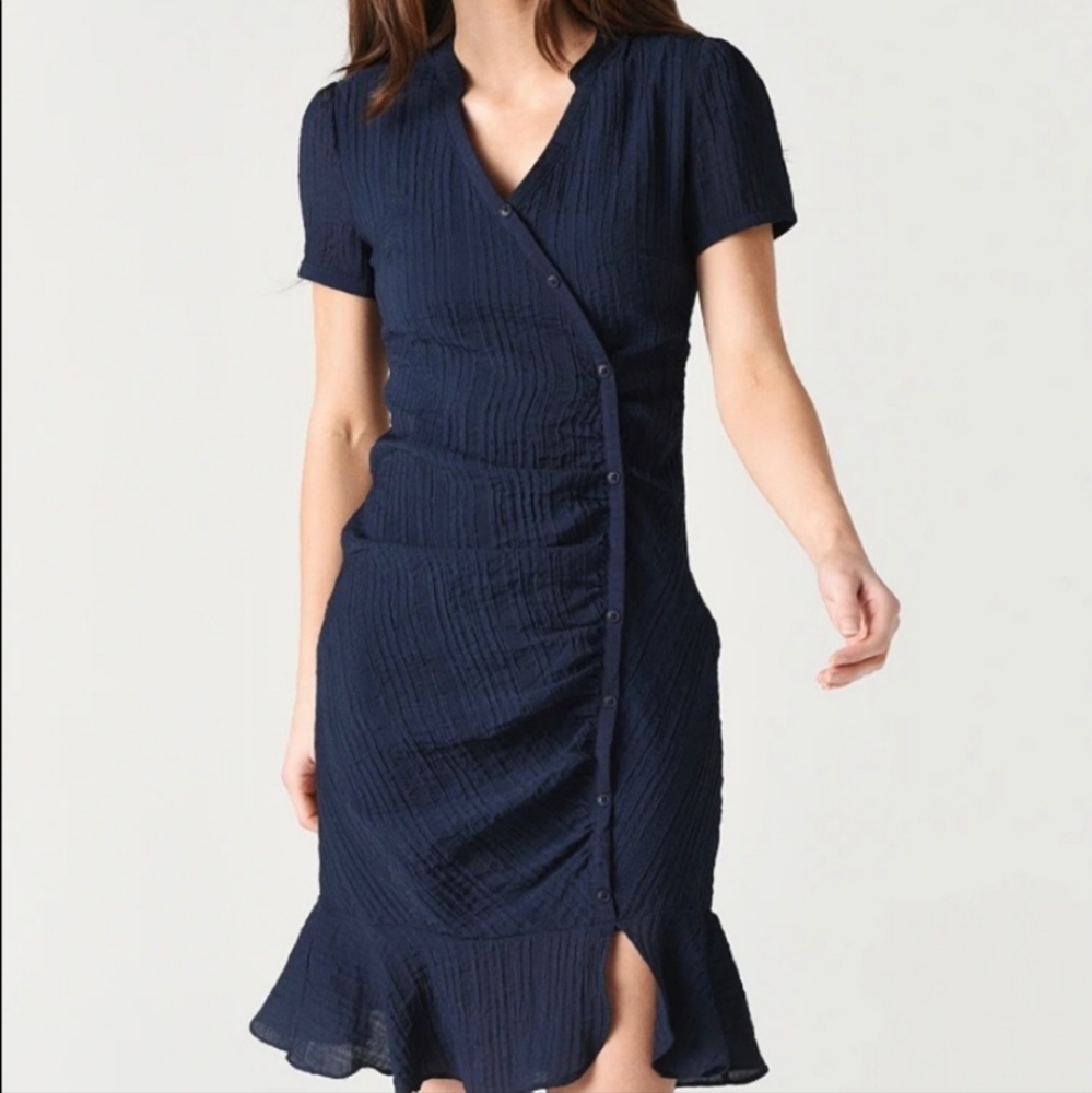 Cupcakes & Cashmere Marilyn crinkle dress
